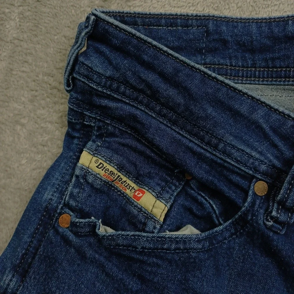 Diesel Jeans Mens 29x32 Blue‎ Denim Slim Tapered Belther Button Fly